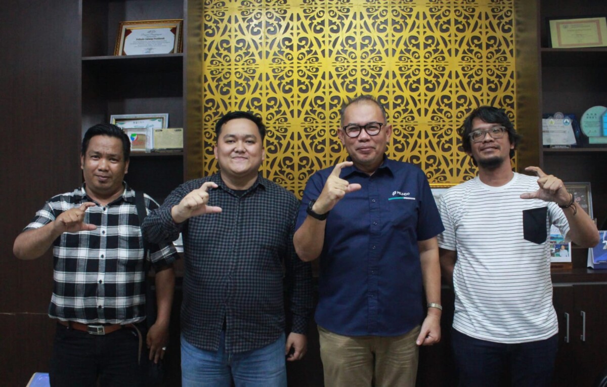 Manager Komersial PT Pelindo Regional 2 Pontianak, Irwan foto bersama pengurus Journalist Collaboration Forum, Selasa, 2 Desember 2025. Foto : Deny WH/JCF