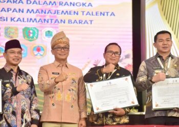 Bupati Kubu Raya Sujiwo saat menghadiri kegiatan Penguatan Implementasi Manajemen Talenta ASN se-Provinsi Kalimantan Barat di Pendopo Gubernur Kalbar, Pontianak, Selasa (2/12/2025).