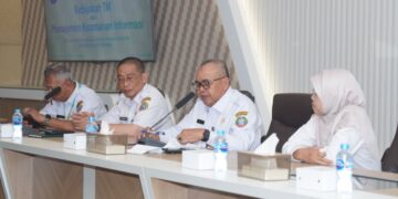 Plt Kepala Dinas Komunikasi dan Informatika Kota Pontianak Yusnaldi saat membuka sosialisasi kebijakan teknologi informasi dan komunikasi (TIK) dan Manajemen Keamanan Informasi.