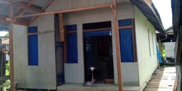 Program bedah rumah BSPS di Kapuas Hulu mulai dilakukan dengan pembongkaran rumah. Ist