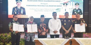 Sujiwo menghadiri penandatanganan di Aula Utama Kejaksaan Tinggi Kalimantan Barat, Pontianak, disaksikan Gubernur Kalimantan Barat Ria Norsan pada Kamis (4/12/2025).