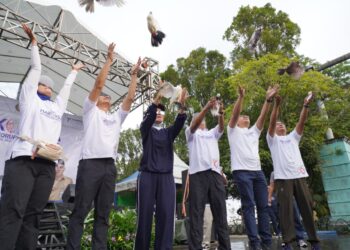 Pelepasan burung merpati ke udara menjadi simbolis peringatan Hari Antikorupsi Sedunia (HAKORDIA) 2025 di lingkungan Pemkot Pontianak.