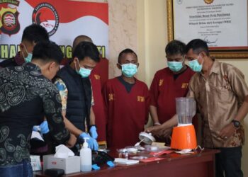 Satresnarkoba melaksanakan pemusnahan barang bukti narkotika golongan I berupa sabu dan ekstasi di Mako Satresnarkoba Polresta Pontianak