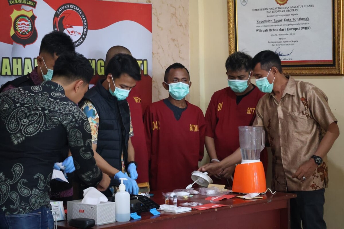 Satresnarkoba melaksanakan pemusnahan barang bukti narkotika golongan I berupa sabu dan ekstasi di Mako Satresnarkoba Polresta Pontianak