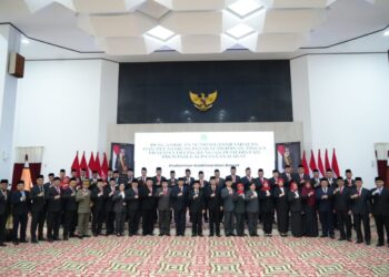 Gubernur Kalimantan Barat, Ria Norsan, melantik sejumlah 26 Pejabat Pimpinan Tinggi Pratama (PPT) di lingkungan Pemerintah Provinsi Kalimantan Barat pada hari Jumat, (5/12/2025).
