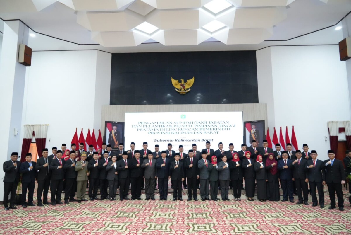 Gubernur Kalimantan Barat, Ria Norsan, melantik sejumlah 26 Pejabat Pimpinan Tinggi Pratama (PPT) di lingkungan Pemerintah Provinsi Kalimantan Barat pada hari Jumat, (5/12/2025).