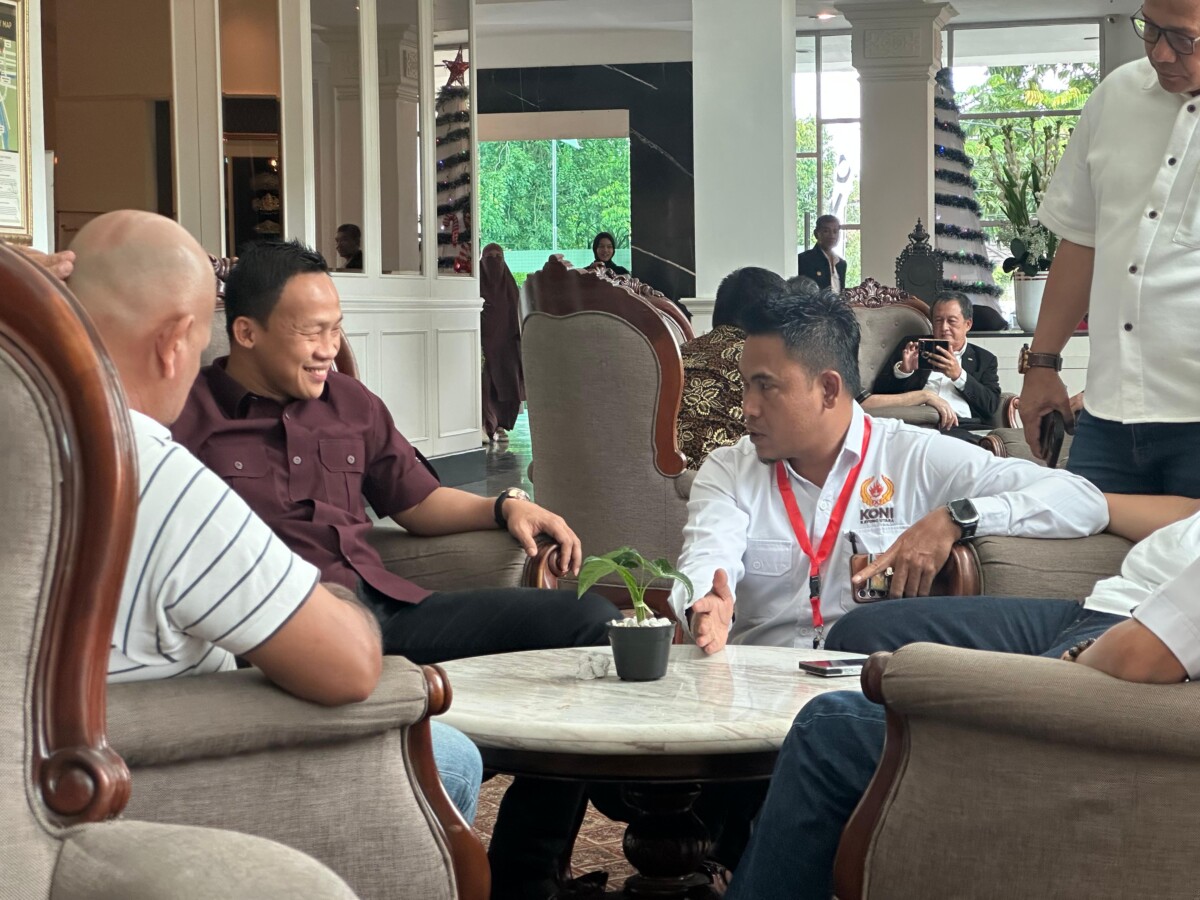 Daud Yordan Melemparkan Senyum usai dinyatakan sebagai pemenang. Foto (Bakri/ Jurnalis.co.id)