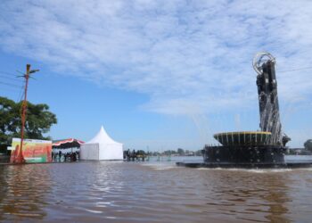 Kondisi air pasang mengakibatkan sejumlah titik mengalami genangan.