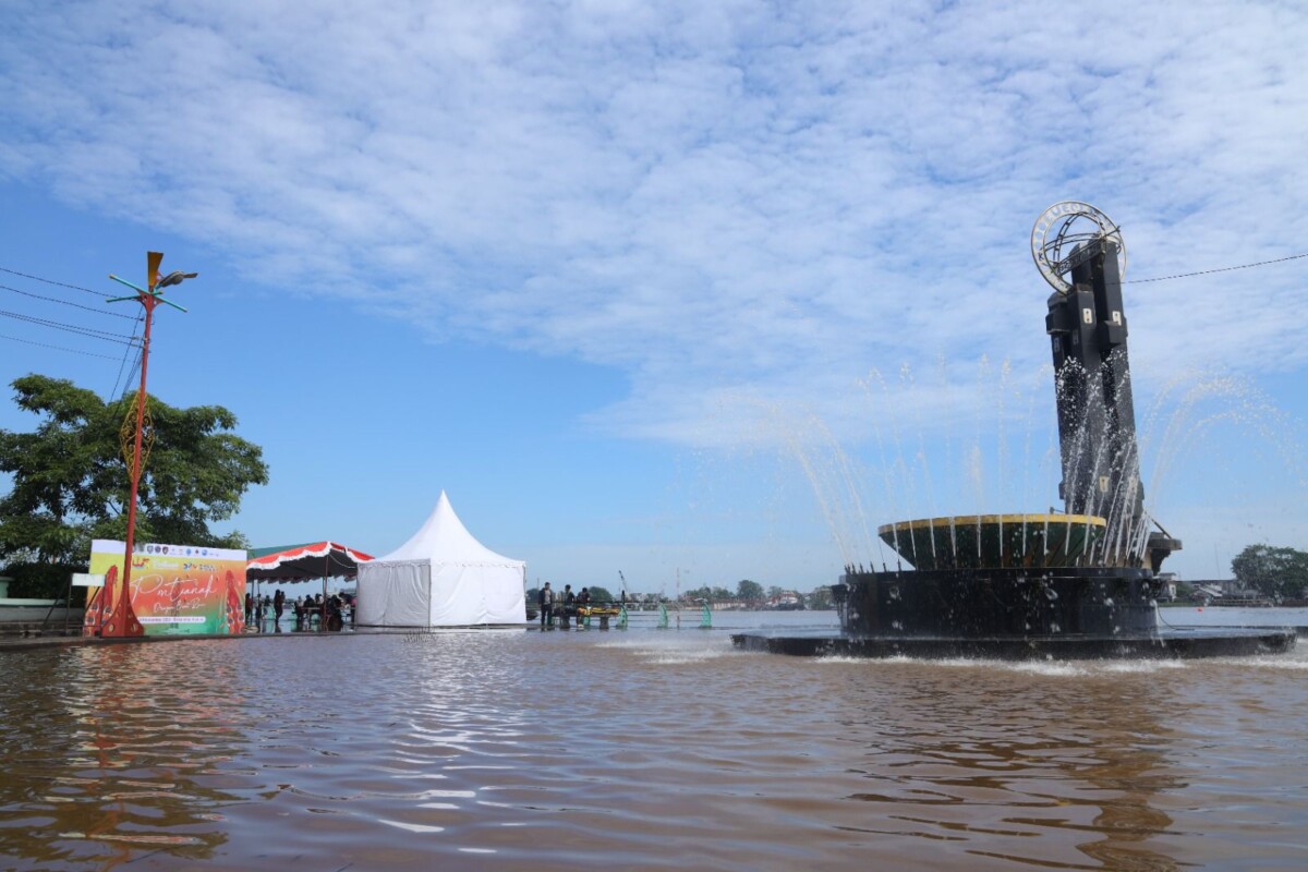 Kondisi air pasang mengakibatkan sejumlah titik mengalami genangan.