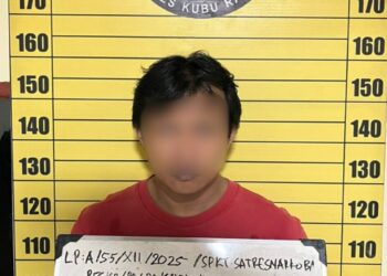 BJ (43), mantan pembalap nasional asal Kalimantan Barat, ditangkap atas dugaan penyelundupan sabu.