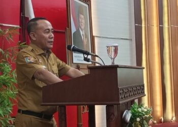 Wakil Gubernur Kalbar, Krisantus Kurniawan saat Rapat Paripurna menetapkan perubahan bentuk hukum PT Penjamin Kredit Daerah (Jamkrida) menjadi Perseroan Daerah (Perseroda) di DPRD Provinsi Kalimantan Barat, Selasa (09/12/2025).
