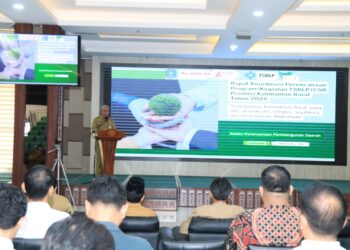 Sekda Kalbar, Harisson saat membuka secara resmi Rapat Koordinasi Perencanaan Program/Kegiatan Tanggung Jawab Sosial Bina Lingkungan Perusahaan (TSBLP/CSR) Provinsi Kalimantan Barat Tahun 2025 di Aula Garuda Kantor Gubernur Kalimantan Barat, Selasa (9/12/2025).