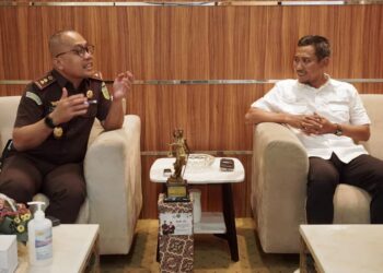 Kajari Ketapang ketika berpamitan dengan Ketua DPRD. Foto: Humas DPRD.