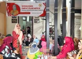 Sosialisasi empat pilar yang dilakukan Erlinawati anggota MPR RI saat di Pontianak. Ist