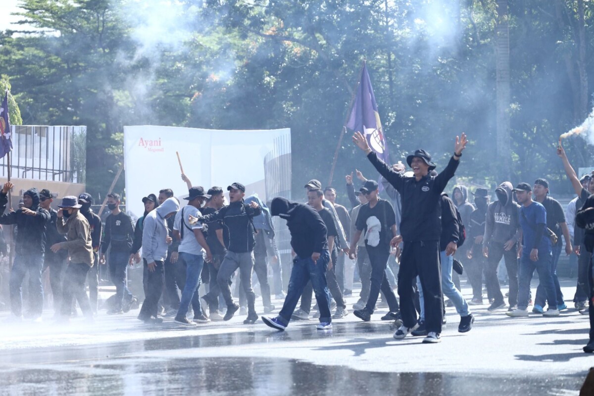 Simulasi Pengamanan (Sispam) Kota Pontianak dalam rangka pelayanan aksi unjuk rasa.