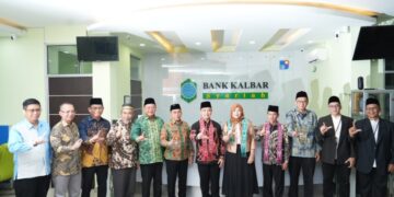 Peresmian Kantor Cabang Bank Kalbar Syariah Sintang, Minggu (14/12/2025).