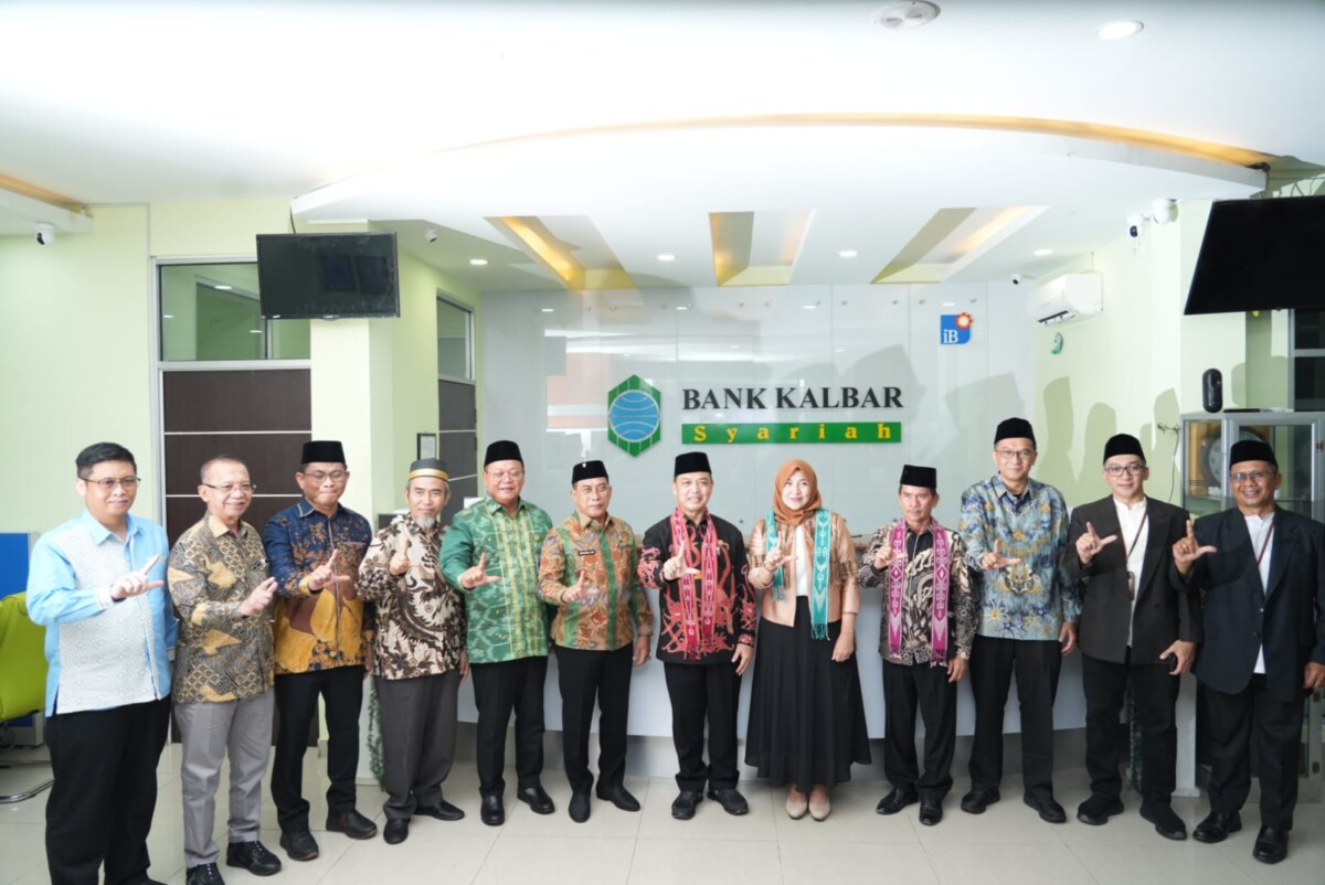 Peresmian Kantor Cabang Bank Kalbar Syariah Sintang, Minggu (14/12/2025).