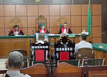 Sidang Pengadilan Tipikor Pontianak jatuhkan vonis terhadap tiga terdakwa dalam perkara korupsi penyimpangan pemberian keringanan retribusi jasa usaha atas pemanfaatan Hak Pengelolaan Atas Tanah (HPL) milik Pemerintah Kota Singkawang, Kamis, 18 Desember 2025.