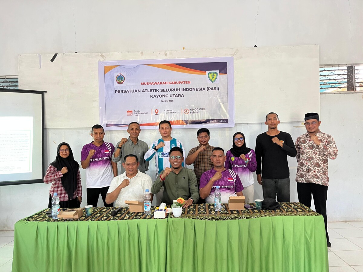 Foto bersama Pengurus Persatuan Atletik Seluruh Indonesia (PASI) Kabupaten Kayong Utara usai Muskab di Aula SMAN 1 Sukadana. Sabtu (20/12/2025). Foto (Bakri/Jurnalis.co.id)