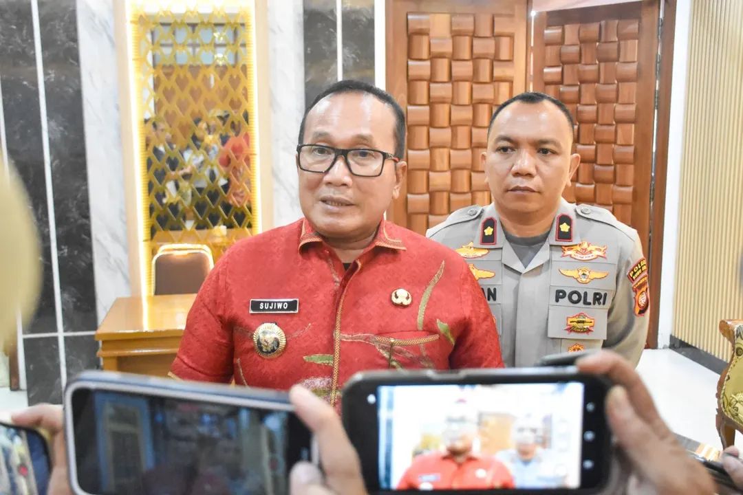 Bupati Kubu Raya, Sujiwo, di Ruang Pamong Praja I Kantor Bupati Kubu Raya, Jumat (19/12/2025).