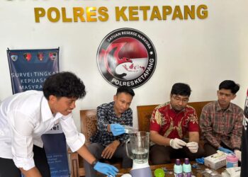Proses pemusnahan BB Narkotika oleh Sat Res Narkoba Polres Ketapang. Foto: Humas Polres.