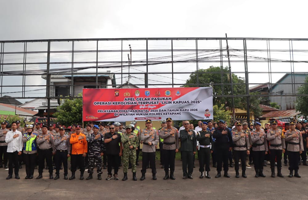 Kapolres Ketapang poto bersama jajaran Forkopimda dan para pihak yang terlibat usai Apel. Foto: Humas Polres Ketapang.