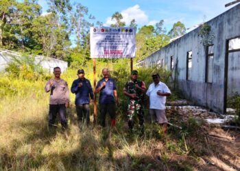 Lahan kebun sawit di Desa Nanga Nuar yang dipasang plang oleh Satgas PKH ini akhirnya dicabut masyarakat. Ist