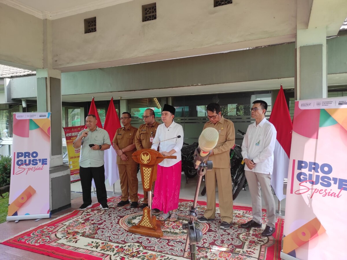 Program Pro Gus'e Spesial edisi akhir tahun 2025 di teras kantor Dinas Tanaman Pangan Holtikultura dan Perkebunan Kabupaten Jember (foto: Jurnalis co.id/Sigit)