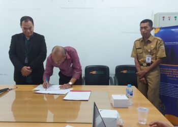 Penandatanganan berita acara hasil kesepakatan bersama Dewan Pengupahan Kota Pontianak tentang UMK Pontianak 2026.