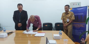 Penandatanganan berita acara hasil kesepakatan bersama Dewan Pengupahan Kota Pontianak tentang UMK Pontianak 2026.