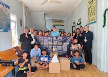 Golden Tulip Pontianak pada kegiatan kepedulian sosial Corporate Social Responsibility (CSR). Manajemen hotel mengunjungi Panti Asuhan Kasih Abadi di Pontianak.