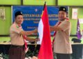 Pengesahan Ketua Kwarran terpilih ditandai dengan penyerahan bendera merah putih oleh presidium Pimpinan Sidang Ruslan kepada Ketua Kwarran Terpilih Helmi. Ist