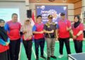 Sekretaris Daerah Kabupaten Mempawah, Ismail, saat menghadiri Tenis Meja Ekshibisi Pimpinan dan Pertandingan Tenis Meja Antarinstansi BPK RI Kalbar. (Foto Prokopim Mempawah)