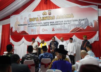 Doa bersama lintas agama mengisi malam perayaan Tahun Baru 2026 di Kota Pontianak sebagai bentuk empati pada daerah-daerah yang tertimpa musibah bencana alam.