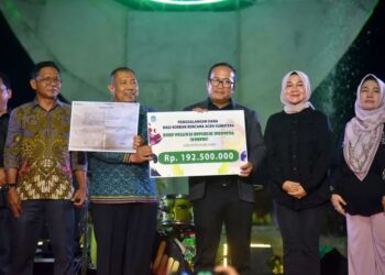 Sujiwo pada penggalangan dana yang dirangkai dalam peresmian Bundaran Gaforaya dan Tugu Benteng Mangrove di Jalan Supadio, Kecamatan Sungai Raya, Rabu (31/12/2025) malam.