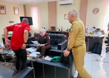 Kejaksaan Tinggi Kalbar meningkatkan intensitas penyidikan terhadap aktivitas pertambangan PT Laman Mining, dengan melakukan penggeledahan serentak di lima lokasi strategis pada Senin (5/1/2026).