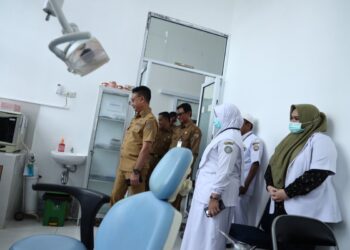 Wali Kota Pontianak Edi Rusdi Kamtono meninjau Puskesmas Parit H Husin II yang baru selesai dibangun.