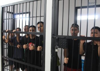 Delapan terdakwa kasus sabu 77 kilogram dan ekstasi saat berada di Rutan Putussibau. Dok