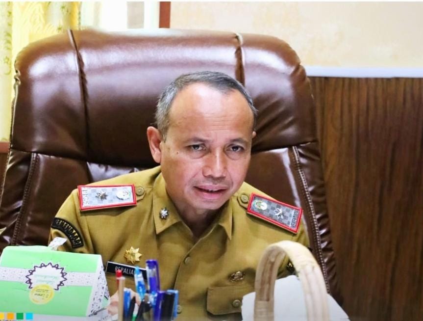 Sekda Ketapang, Repalianto saat memimpin Rakor, Senin (05/01/2026).(Foto: Prokopim Pemkab Ketapang).