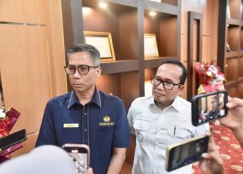 Sujiwo saat menerima kunjungan Kepala Kantor Wilayah Direktorat Jenderal Perbendaharaan (DJPb) Provinsi Kalimantan Barat, Rahmat Mulyono, di ruang kerjanya, Rabu (7/1/2026).