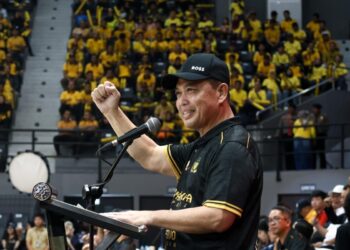 Gubernur Kalimantan Barat Ria Norsan saat membuka secara resmi Kejuaraan Proliga Bola Voli Tahun 2026, di GOR Terpadu Ahmad Yani Pontianak, Kamis (8/1/2026).