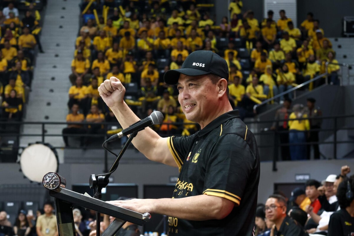 Gubernur Kalimantan Barat Ria Norsan saat membuka secara resmi Kejuaraan Proliga Bola Voli Tahun 2026, di GOR Terpadu Ahmad Yani Pontianak, Kamis (8/1/2026).