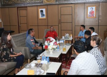 Wakil Gubernur Kalimantan Barat Krisantus Kurniawan menerima audiensi panitia penyelenggara Jelajah Alam Macan’t Dohik Buko’k Tahun 2026 Kabupaten Sanggau. Pertemuan tersebut berlangsung di ruang kerja Wakil Gubernur Kalbar, Kamis (8/1/2026).