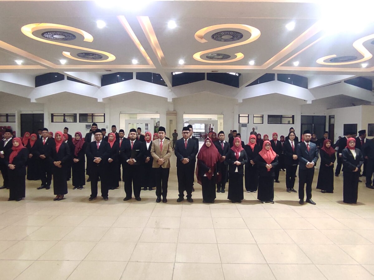 Penyerahan SK Kepala Puskesmas disaksikan oleh para Kepala Dinas, Inspektur, Asisten dan camat (foto: Jurnalis.co.id/Sigit)