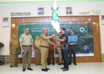 Pencanangan Bulan K3 dilakukan langsung oleh Sekretaris Daerah Provinsi Kalimantan Barat, Harisson, di Aula Langkau Bapekat, Dinas Tenaga Kerja dan Transmigrasi Provinsi Kalbar, Senin (12/1/2026).