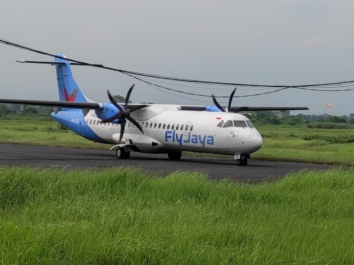 Pesawat dari maskapai Fly Jaya kembali melayani rute penerbangan Jakarta - Jember PP (foto: Jurnalis.co.id/Sigit)