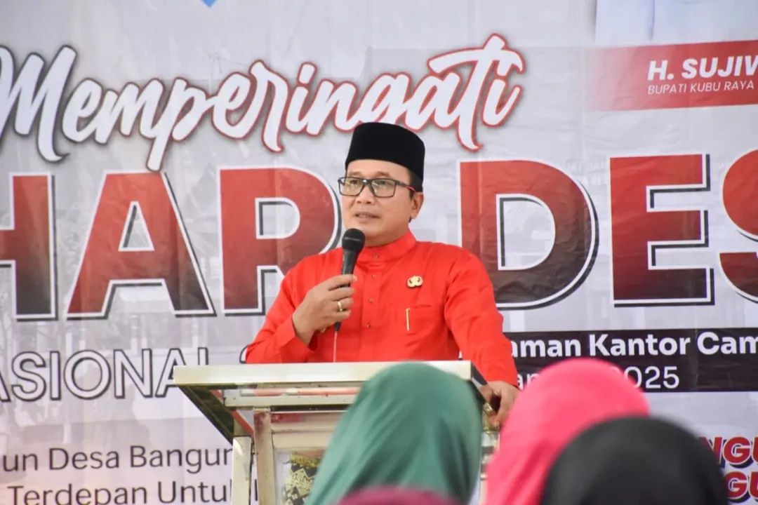 Sujiwo saat menghadiri Upacara Peringatan Hari Desa Nasional 2026 di Kantor Camat Sungai Kakap, Kamis (15/1/2026).
