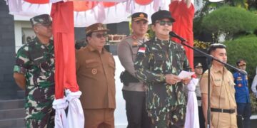 Bupati Kubu Raya Sujiwo saat menjadi Pembina Apel Kesiapsiagaan Karhutla di halaman Kantor Bupati Kubu Raya, Selasa (20/1/2026).