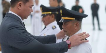 Proses pelantikan para pejabat di Kabupaten Kapuas Hulu dilakukan langsung oleh Bupati Kapuas Hulu Fransiskus Diaan. Ist