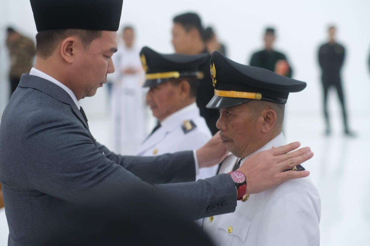 Proses pelantikan para pejabat di Kabupaten Kapuas Hulu dilakukan langsung oleh Bupati Kapuas Hulu Fransiskus Diaan. Ist